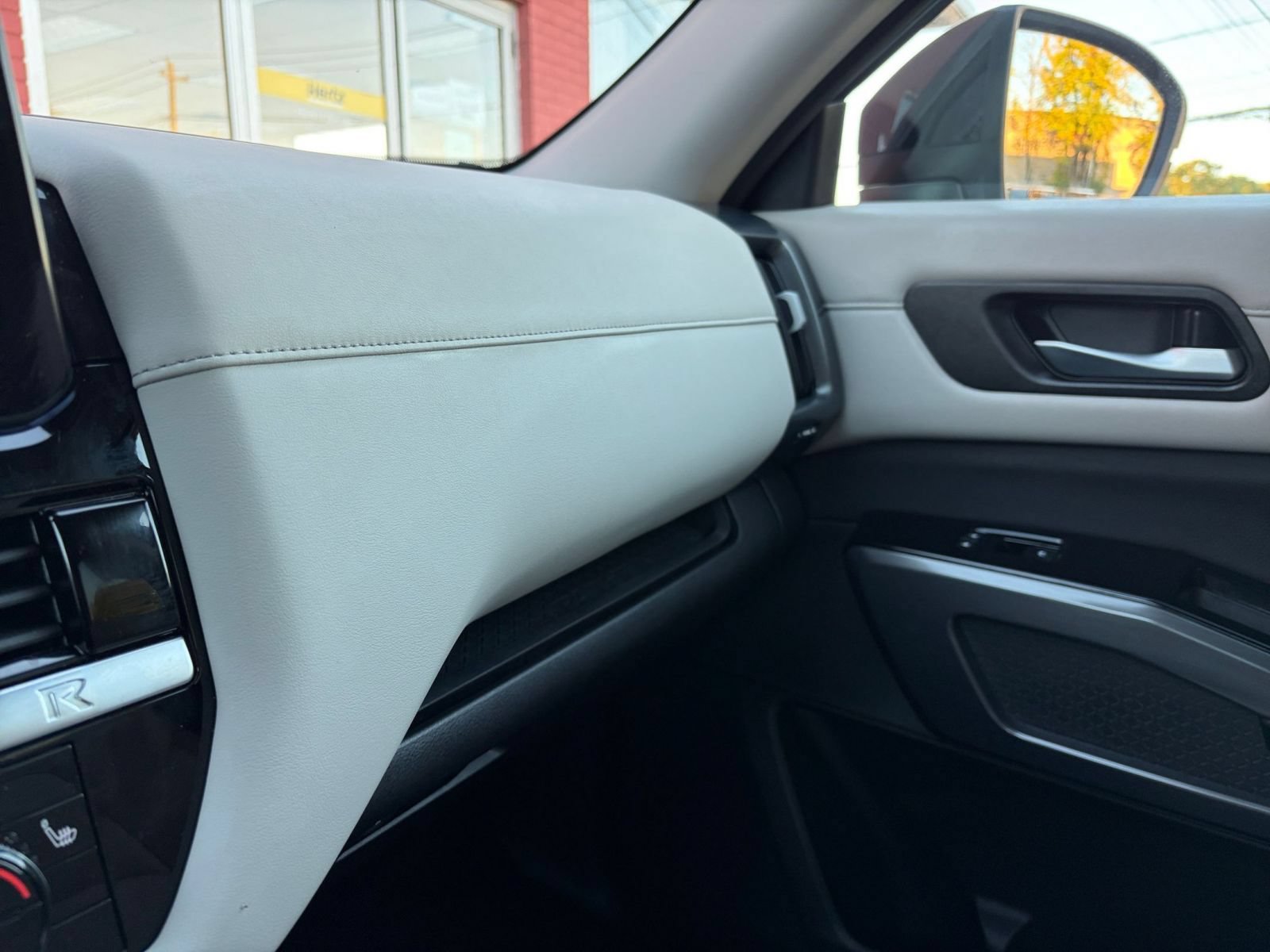 Used 2026 Nissan Pathfinder SL FWD image 37