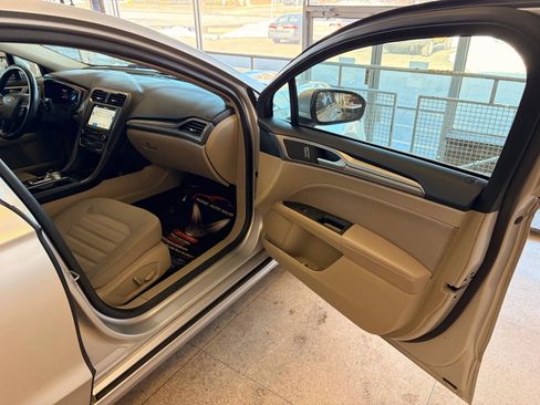 Used 2019 Ford Fusion SE image 17