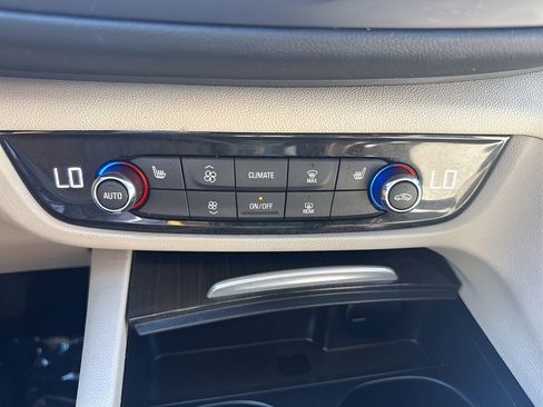 Used 2018 Buick Regal Essence image 18