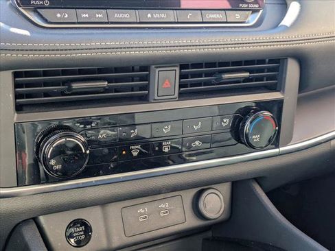 Used 2025 Nissan Rogue S image 15