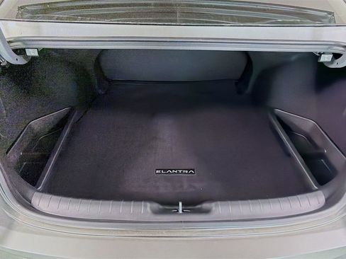 Used 2025 Hyundai Elantra SE image 25