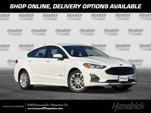 Used 2019 Ford Fusion SE image 1