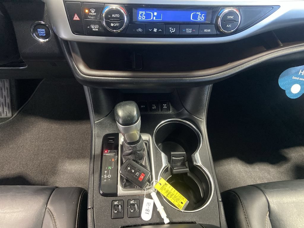 Used 2019 Toyota Highlander XLE AWD/4WD image 18