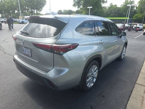 Used 2025 Toyota Highlander Limited AWD/4WD image 8