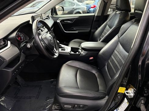 Used 2019 Toyota RAV4 XLE Premium w/ Cold Weather Package AWD/4WD image 12