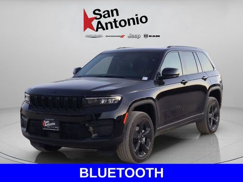New 2025 Jeep Grand Cherokee Altitude RWD image 4