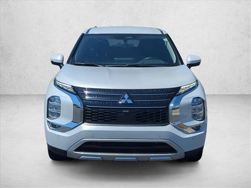 Used 2024 Mitsubishi Outlander SE FWD image 2