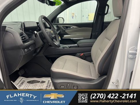 New 2026 Chevrolet Traverse LT FWD image 9