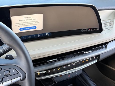 Certified 2025 Cadillac XT4 Premium Luxury image 28