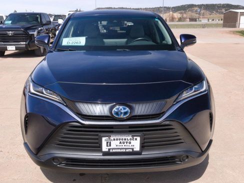 Used 2023 Toyota Venza LE AWD/4WD image 6