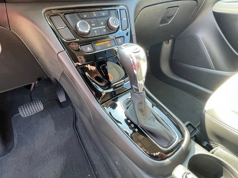 Used 2022 Buick Encore Preferred AWD/4WD image 24