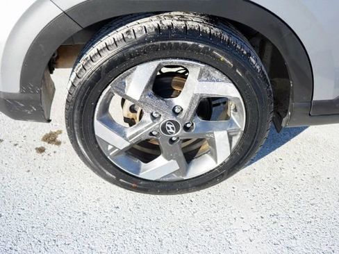 Used 2023 Hyundai Venue SEL image 8