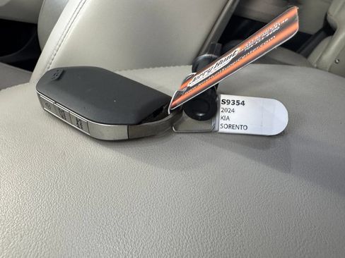 Used 2024 Kia Sorento EX w/ Panoramic Sunroof Package FWD image 2
