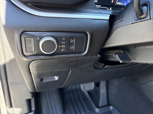 Used 2022 Ford Explorer XLT image 16