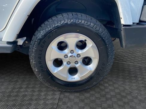 Used 2015 Jeep Wrangler Unlimited Sahara w/ Connectivity Group AWD/4WD image 28