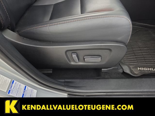 Used 2019 Toyota Highlander XLE w/ Protection Package #3 AWD/4WD image 32