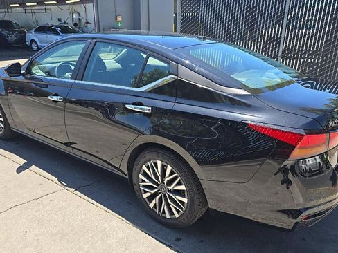 Used 2025 Nissan Altima 2.5 SV FWD image 6