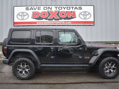 Used 2019 Jeep Wrangler Unlimited Rubicon w/ Cold Weather Group AWD/4WD image 8