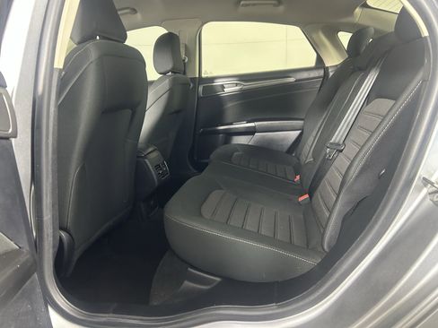 Used 2020 Ford Fusion SE image 10