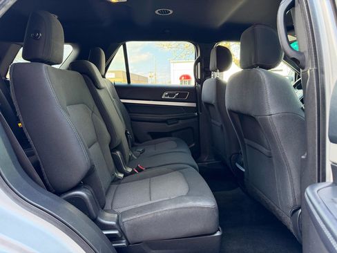 Used 2016 Ford Explorer XLT image 31