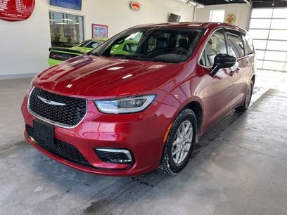 Certified 2025 Chrysler Pacifica Select