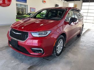 Certified 2025 Chrysler Pacifica Select video 1