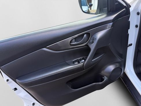 Used 2020 Nissan Rogue S AWD/4WD image 9