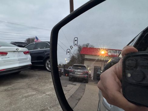 Used 2017 Ford Focus Titanium w/ Titanium Technology Package image 18