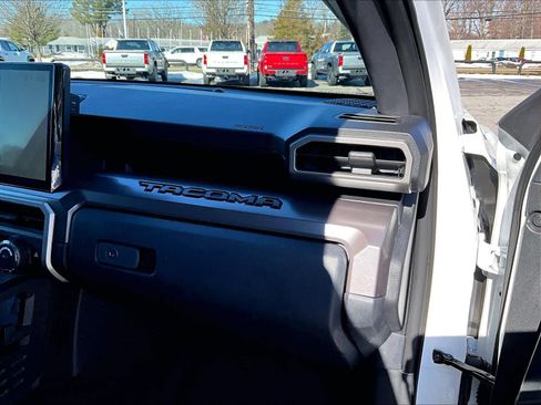 Used 2025 Toyota Tacoma TRD Off-Road image 13