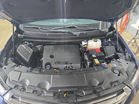 Used 2023 Chevrolet Traverse LT w/ Rear Camera Mirror Package image 34