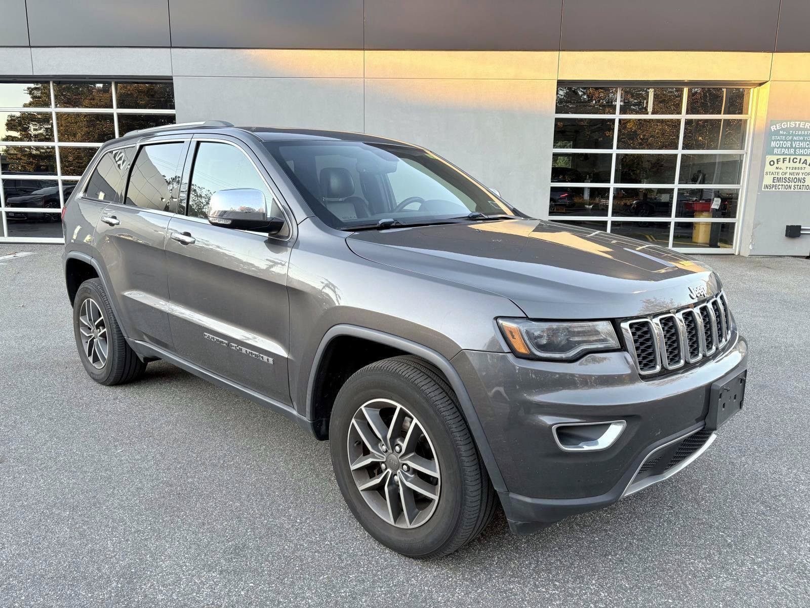 Used 2019 Jeep Grand Cherokee Limited w/ Luxury Group II AWD/4WD image 4