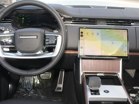 New 2026 Land Rover Range Rover Long Wheelbase SE AWD/4WD image 4