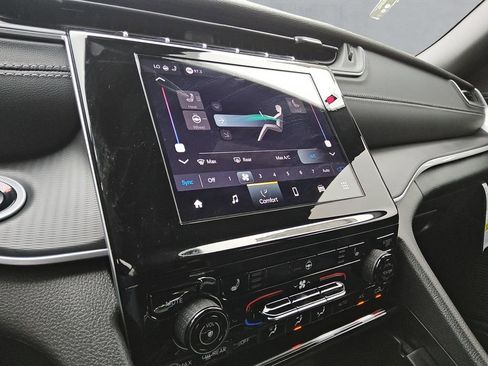 New 2025 Jeep Grand Cherokee Altitude image 20