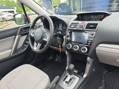 Used 2017 Subaru Forester 2.5i Premium AWD/4WD image 10