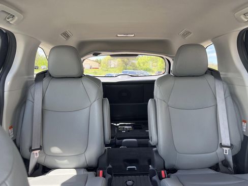 Used 2024 Toyota Sienna XLE w/ XLE Plus Package AWD/4WD image 25