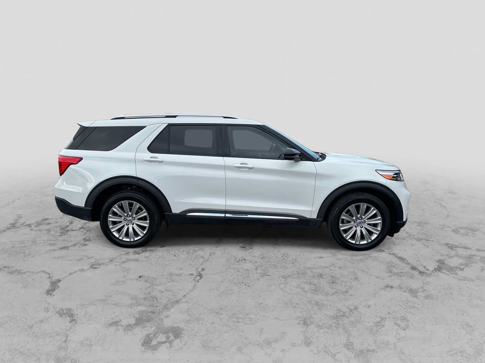 Used 2021 Ford Explorer Limited w/ Equipment Group 301A AWD/4WD image 9
