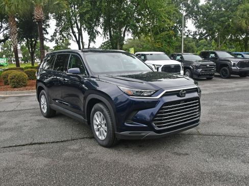 Certified 2024 Toyota Grand Highlander AWD image 6