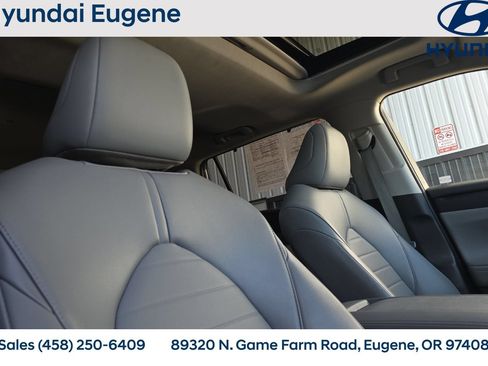 Used 2023 Toyota Highlander XLE AWD/4WD image 24