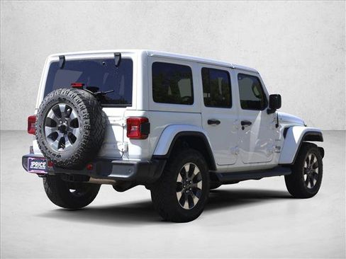Used 2018 Jeep Wrangler Unlimited Sahara AWD/4WD image 5