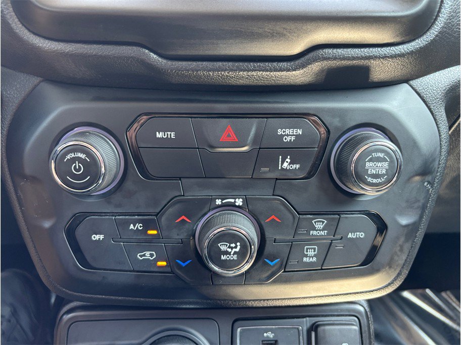 Used 2023 Jeep Renegade Latitude AWD/4WD image 28