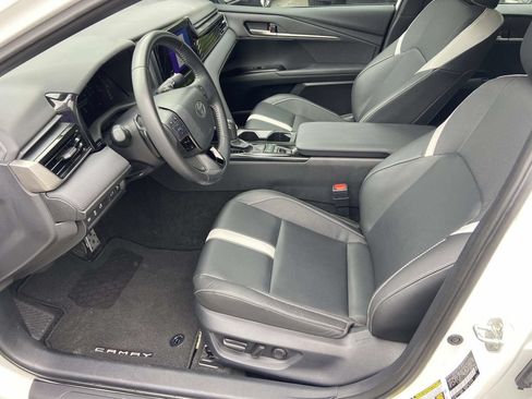Used 2025 Toyota Camry SE FWD image 14