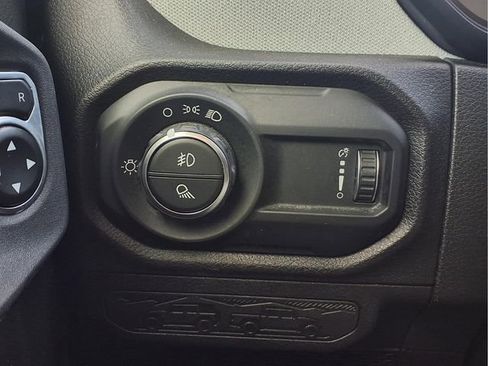 Used 2025 Jeep Gladiator Sport AWD/4WD image 11