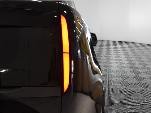 Used 2025 Land Rover Range Rover SE image 19