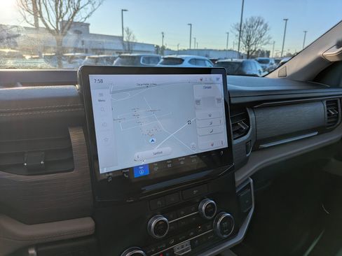 Used 2024 Ford Expedition Limited image 23