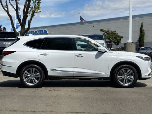Used 2023 Acura MDX SH-AWD image 3