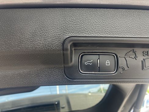 Used 2023 Ford Explorer XLT w/ Equipment Group 202A AWD/4WD image 14