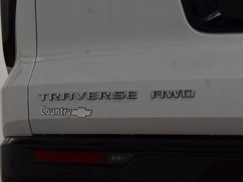 Used 2025 Chevrolet Traverse High Country image 23