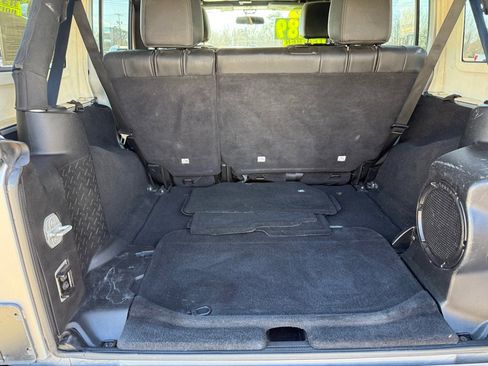 Used 2012 Jeep Wrangler Unlimited Sahara w/ Connectivity Group image 11