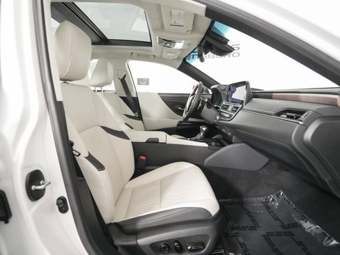 Certified 2025 Lexus ES 350 Ultra Luxury image 19