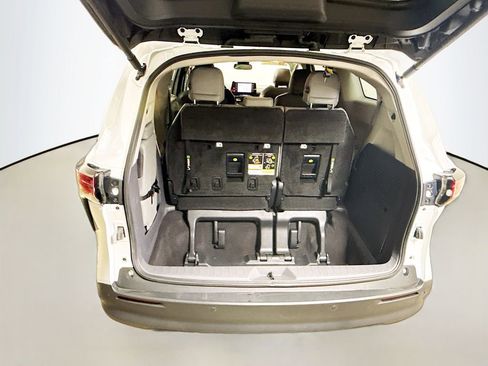 Certified 2022 Toyota Sienna XLE FWD image 22